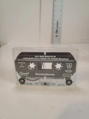 ALL SHE WANTS IS Foto 1 de 4