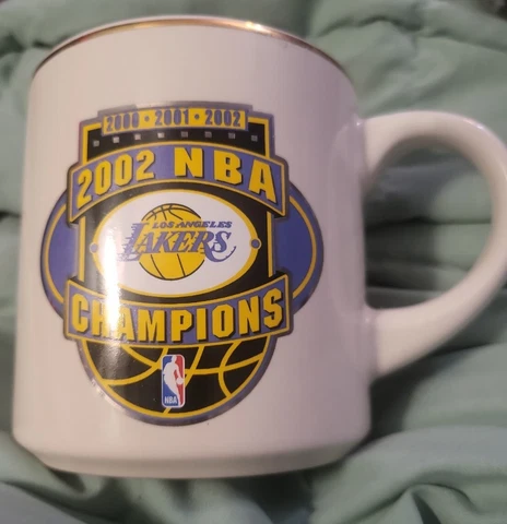 LA LAKERS 2002 NBA champions Coffee Mug  2000~2001~2002 4" Tall Cover