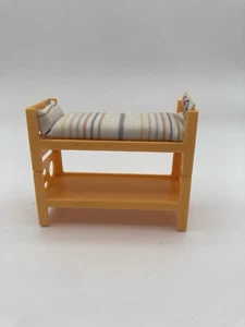 Fisher Price Puppenhaus Etagenbetten 1979 mit gestreiften Kissen - Bild 1 von 5