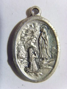 antique catholic faith religious saint Bernadette Lourdes pendant 51508 - Picture 1 of 4