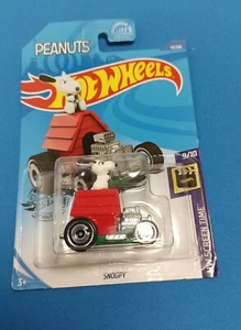 2017 Hot Wheels Screen Time Series Peanuts Snoopy Doghouse Car #14 - Picture 1 of 5