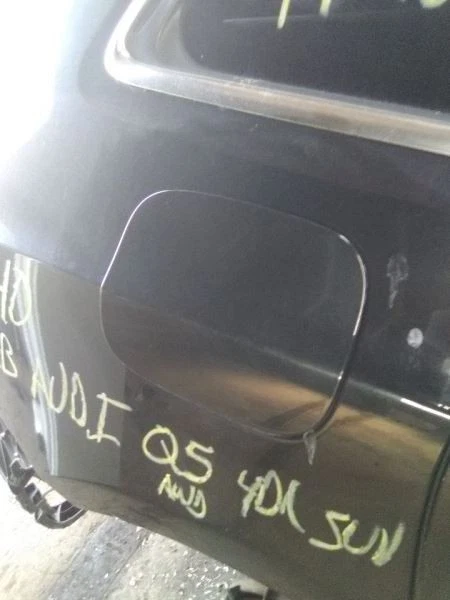 Audi Q5 2012 puerta de llenado de combustible Foto 1 de 4