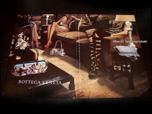 BOTTEGA VENETA 2 pagine STAMPA ANNUNCIO autunno 2004 donna gambe caviglie piedi con tacchi
