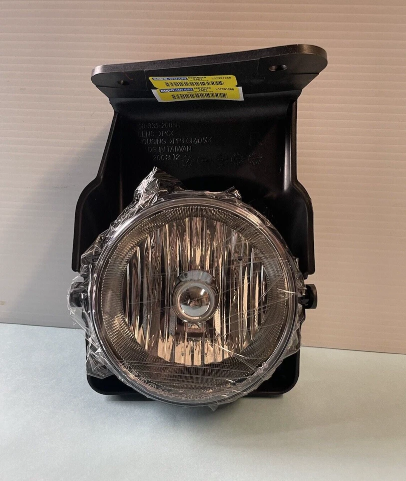 2003-2004 GMC Sierra Passenger Side Fog Light Assembly Foto 1 de 4