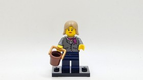 LEGO minifigure Woman w Scarf & Bucket cty0329 City Town Winter Village 10229