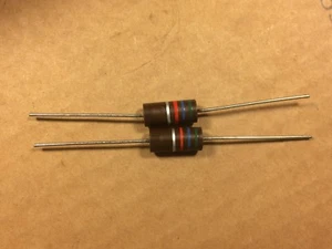 2 NOS Allen Bradley 5,6k Ohm 2 Watt 2W Carbon Comp Widerstände 10% GETESTET (Menge Av) - Bild 1 von 3