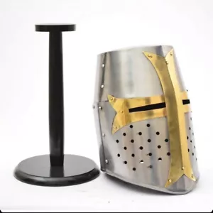 Medieval Era Knight Armor Templar Crusader Great Helmet with Mason's Brass Cross - Foto 1 di 5