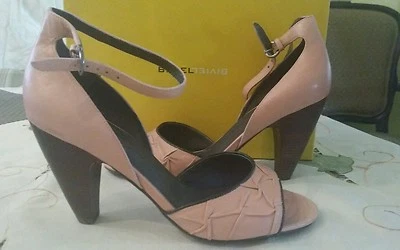 Sandalias Biviel Menorca Cuero Rosa Correa al Tobillo Tacones Punta Abierta Talla 41M o 9.5Us Foto 1 de 4