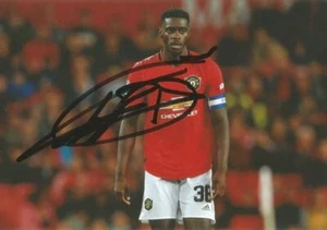 FOTO DE ACCIÓN 6x4 firmada por Axel Tuanzebe + certificado de autenticidad - Imagen 1 de 1