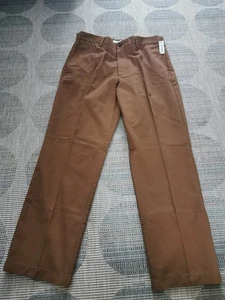 Pantalones chinos Amazon Essentials para hombre de ajuste clásico resistentes a las arrugas, 34 W, 30 L - Imagen 1 de 6