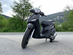 Piaggio Liberty 125 E5 S NERO METEORA matt schwarz 125ccm Roller NETTO €2.499,- - Bild 1 von 5