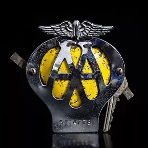 Vintage AA Automobile Association Car Badge With Key - Picture 1 of 4