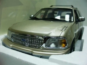 WOW EXTREMELY RARE Ford Expedition SUV 4WD 4.6 V8 XLT 1997 Gold 1:18 UT-Auto Art - Picture 1 of 1