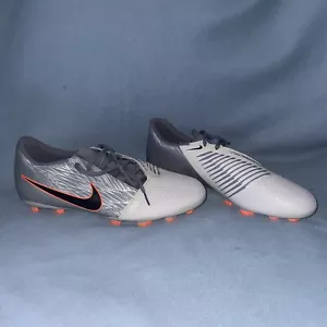 Scarpe da calcio Nike Phantom Venom Club nuove da uomo AO0577-008 grigio lupo taglia 12 - Foto 1 di 13