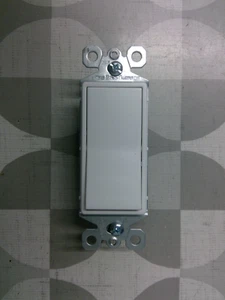Pass & Seymour TM873-W 15A 120/277V 3 Way Decorator Switch **Free Shipping** - Picture 1 of 4