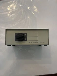 2 Way Data Transfer Switch Box 15 Pin I/O AB Female PC MAC Display - Picture 1 of 5