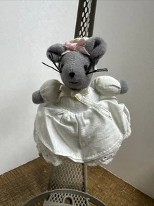 Vintage Maus Weihnachtsschmuck im Nachthemd und Mütze mit rosa Schleife - Bild 1 von 5