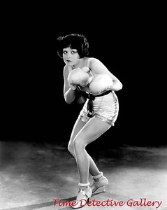 Schauspielerin Clara Schleife mit Boxhandschuhen in "Rough House Rosie" - Promi Fotodruck - Bild 1 von 1