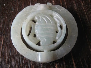 ¿Pieza de colección única gran talla de jade grabado en piedra giratoria como colgante? - Imagen 1 de 5