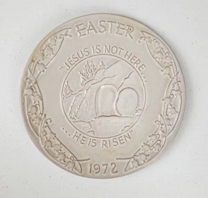 Piatto Associazione Oral Roberts Ceramica Pasqua È Risorto Cristiano 7,5" 1972 - Foto 1 di 9