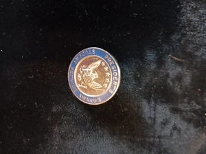 The Presidents Student Service Award Medal Pin 2003-4 1" diameter - Picture 1 of 4