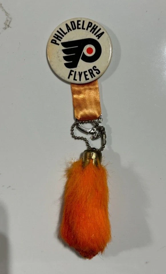 PHILADELPHIA FLYERS STANLEY CUP CHAMPIONS RABBIT FOOT+PINBACK/BUTTON - Image 1 of 1