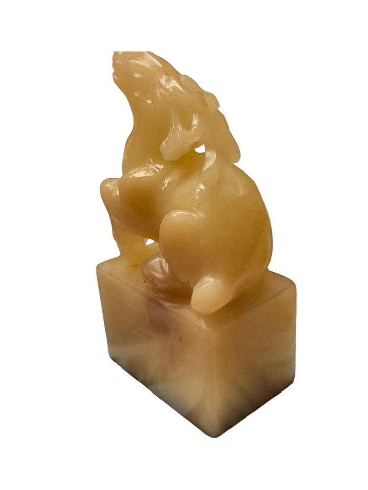 Crystal Frozen Laos Stone Office Ornaments 老挝北部黄麋鹿收藏礼品章 — 第 1/3 张图片