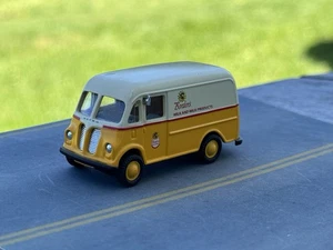 Mini Metals HO Scale 1.87 International Metro Van Borden’s Dairy #30356 - Picture 1 of 4