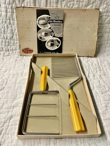 Juego de cortador de queso y pastel Schneider vintage - amarillo baquelita y asas de cuerno - Imagen 1 de 8