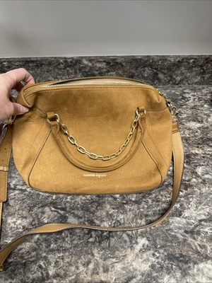 Cartera de gamuza marrón con correas “Nanette Lepore” Foto 1 de 4