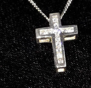 925 Silber Kreuz Kruzifix Anhänger Box Set funkelnde Steine 44 cm Silberkette - Bild 1 von 12