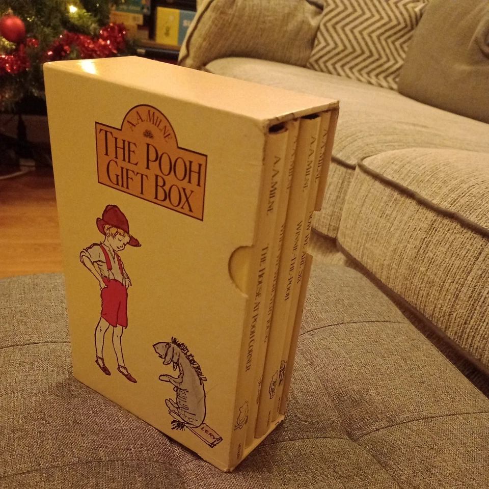 Vintage The Pooh Gift Box by A.A Milne, 1977 - Image 1 of 4
