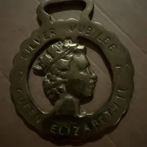 Queen Elizabeth II Silver Jubilee Horse Brass Medallion Bridle Ornament, Vintage - Picture 1 of 6