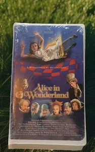 1999 VHS Alice In Wonderland - Hallmark Entertainment Clam Shell Case New Sealed - Picture 1 of 6