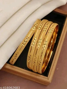 Brazalete minimalista de metal dorado brazalete de boda de diseñador para mujer Chudiya (4 piezas) - Imagen 1 de 5
