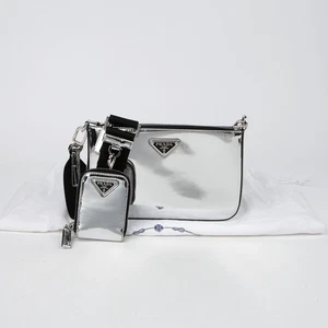 Prada Sac à bandoulière et à cross motif triangle 2VH129 144763363 - Foto 1 di 14