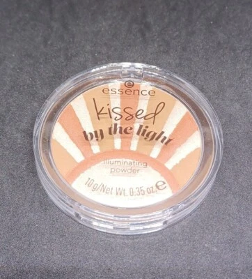 essence kissed by the Light Multifunktionaler Highlighter-Puder. 01 Star Kissed. - Bild 1 von 2