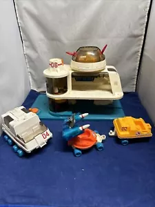 Set da gioco vintage Lil Playmates stazione spaziale e veicoli Fisher prezzo 1984 - Foto 1 di 11