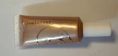 NEW M2U NYC Luminizer Highlighter FUTURITY 0.34 fl oz / 10 mL - Image 1 of 4