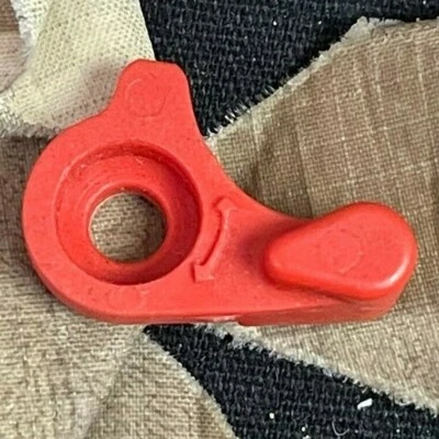 DYE PAINTBALL NEW Dye Rotor Bottom Shell Locking Clip - Left (R80001008)