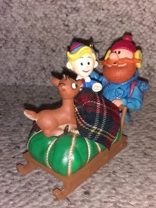 Heirloom Ornament Rudolph Yukon's Yuletide Greetings Carlton Cards 2004 WORKS - Picture 1 of 11