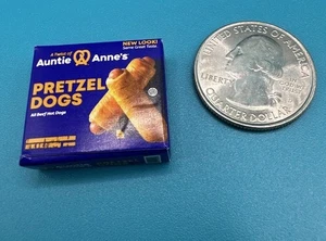 TOTALMENTE NUEVO Zuru Mini Brands LLENA LA NEVERA -RARO- PERRITO CALIENTE PRETZEL TÍA ANNE - Imagen 1 de 2