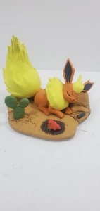 Pokemon Satisfied Snooze with Flareon Evolving Personalities Figure New In Box - Picture 1 of 10