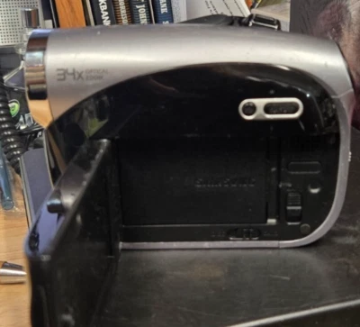 Samsung SC-D382 Mini DV Camcorder untested - Image 1 of 3