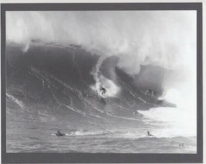 SURFING GIANT WAIMEA BAY, N. OAHU 1990's BLACK AND WHITE PHOTO ON 8x10" MATT - Bild 1 von 1
