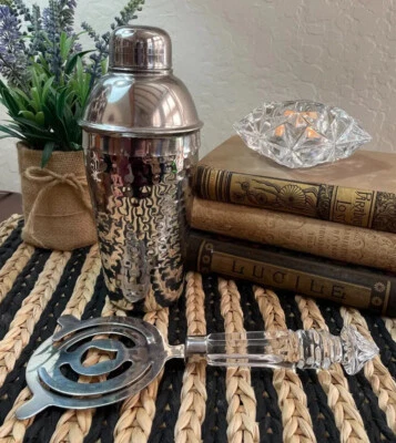 TOWLE Coctelera de Acero Inoxidable Plus SHANNON Mango de Cristal Colador de Bebidas Foto 1 de 4