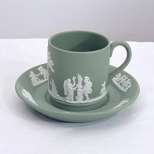Taza y platillo de espresso Wedgwood Jasperware crema alivio en verde Demitasse 525 - Imagen 1 de 6