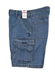 Wrangler Denim Cargo Shorts All Men's Sizes Medium Wash 7 Pockets Relaxed Fit - Picture 1 of 12