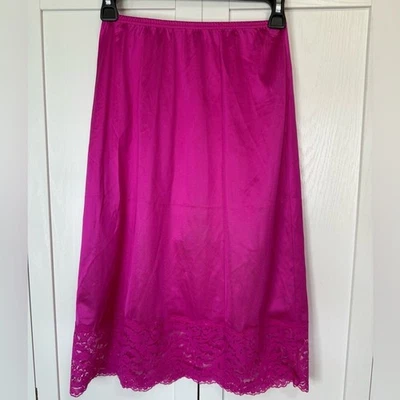 Falda sin Mangas Vassarette Vintage Talla Pequeña Rosa Caliente Nylon Encaje Dobladillo Hecha en EE. UU. Foto 1 de 4