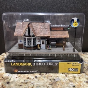 WOODLAND SCENICS LANDMARK STRUCTURES THE DEPOT BR5052 MINOR DAMAGE LED HO 1:87 - Picture 1 of 19